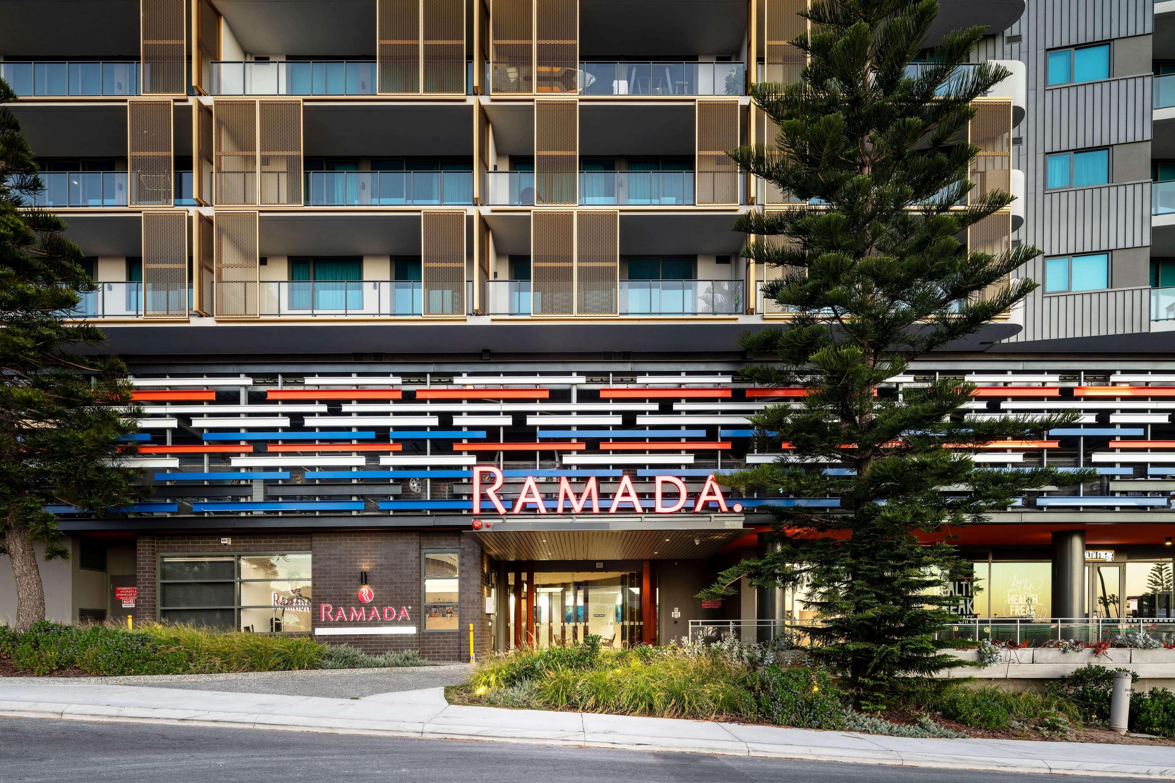 Ramada By Wyndham Vetroblu Scarborough Beach Perth Exterior photo